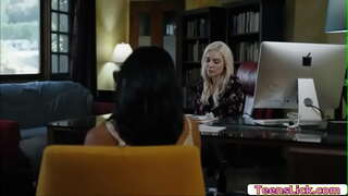 Avi รักแค่ดู Kenzie สนุกกับเทย์เลอร์เลียนเธอจิ๋ม