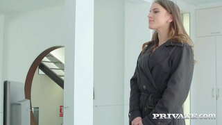 Російська брюнетка Evelina Darling одягає сексуальну чорну білизну, щоб збудити свого домінантного партнера з великим членом на чуттєвий анальний секс! Ріммінг, обличчявий трах та багато іншого! Повний фільм та тисячі інших на Private.com!