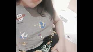 Sluty टीन के साथ एक वीडियो रिकॉर्ड के लिए उसके पिता