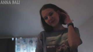 ���ેમ હું બોલ લેવા માટે મારા જાંઘિયો ત્યારે મારા સાવકા જોઈ રહ્યાં છે