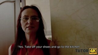 TUTOR4K. ಯುವಕ ಮಾಡುವುದಿಲ್ಲ ತಿಳಿಯಲು ಎಲ್ಲಾ ಲೈಂಗಿಕ ಟ್ರಿಕ್ಸ್ ಆದರೆ ಪೂರೈಸಲು ಶಿಕ್ಷಕ