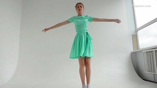 Super ġinnast flessibbli defence mara Alla